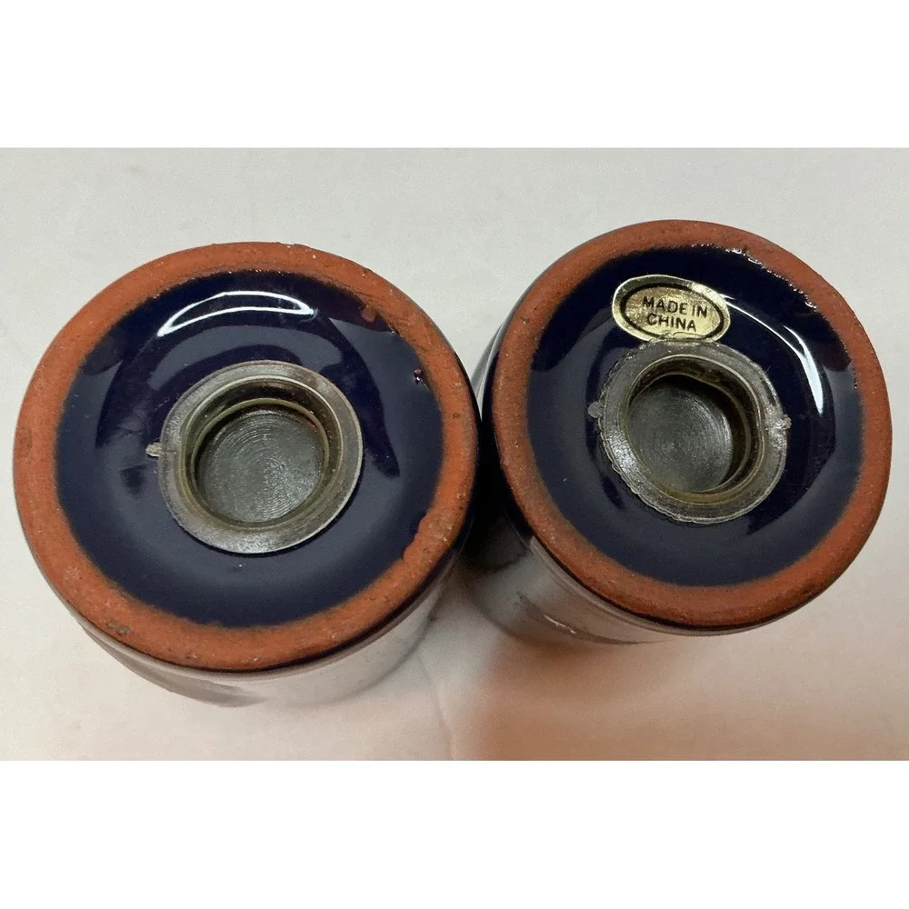 Minnesota Moose Salt and Pepper Shakers Cobalt Blue Ceramic Souvenir‎